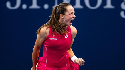 Zeynep Sönmezden tarihi galibiyet