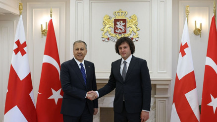 Bakan Yerlikaya, Gürcistan Başbakanı Kobakhidze ile görüştü