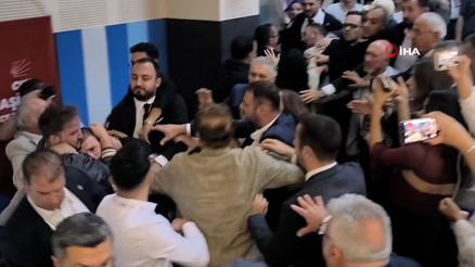 CHP Başiskele ilçe kongresinde kavga O anlar kamerada