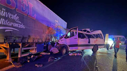Mersinde katliam gibi kaza: 3 ölü, 16 yaralı