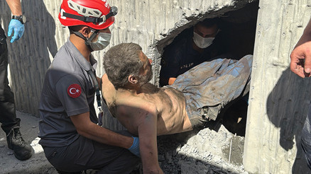İstanbulda akılalmaz olay Girdi, günlerce çıkamadı... Oradan geçen vatandaş sesini duyunca kurtarıldı