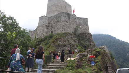 Doğanın ve tarihin kalbinde: Zil Kale