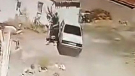 Bir sürücünün başına gelebilecek en kötü olay Seyir halindeyken aracın içinde gördü, korkuyla aşağı atladı