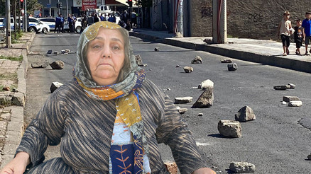 Görenler şaştı kaldı: Caddeyi taş döküp kapattılar | Onlarca yıllık davada belediye ile karşı karşıya geldiler