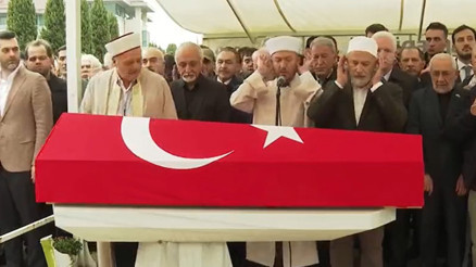 Yazar ve şair Yavuz Bülent Bakiler son yolculuğuna uğurlandı