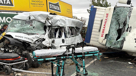 Feci kazada 3 kişi hayatını kaybetti, 9 kişi yaralandı