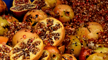 Mahalleliyi birleştiren imece geleneği; nar ekşisi