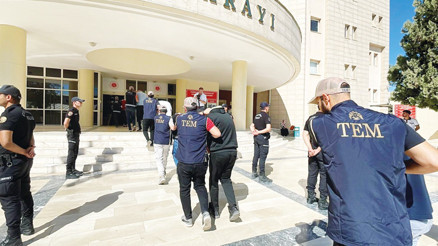 Şoförü öldüren DEAŞ’lı aile... Cesetle 480 km yol yapmışlar Şoförü öldüren DEAŞ’lı aile... Cesetle 480 km yol yapmışlar
