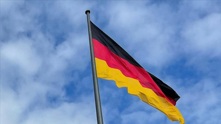 Aşırı sağcılara göçmen desteği