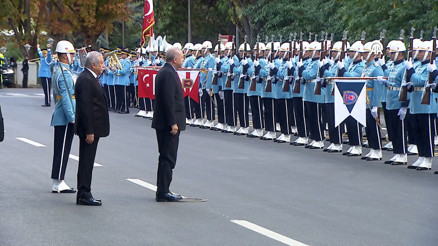 Cumhurbaşkanı Erdoğan, yeni yasama yılı açılışı dolayısıyla geldiği Mecliste resmi törenle karşılandı
