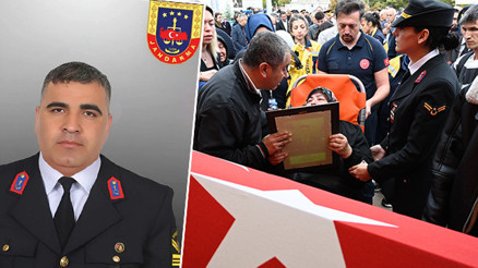 Kazada şehit olan jandarma personeli, son yolculuğuna uğurlandı Annesinin feryadı yürekleri dağladı Kazada şehit olan jandarma personeli, son yolculuğuna uğurlandı Annesinin feryadı yürekleri dağladı