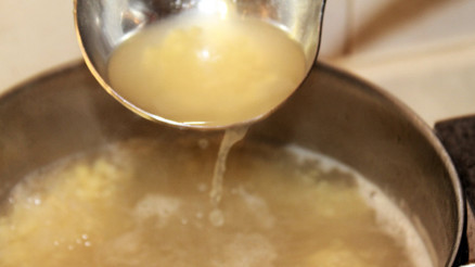 Bağırsak iltihabını bile hafiflettiği iddia ediliyor... Kemik suyu gerçekten faydalarla mı dolu