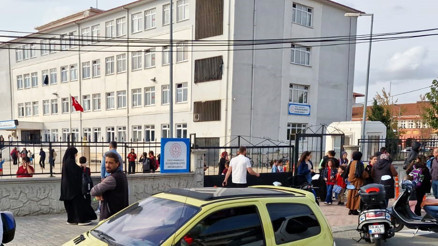 İstanbulda depremin ardından okullar tahliye edildi