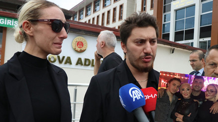 Güllünün çocukları isyan etti: Siz annemin şarkılarıyla ağladınız Bizi ağlatmadınız, bizi süründürdünüz Güllünün çocukları isyan etti: Siz annemin şarkılarıyla ağladınız Bizi ağlatmadınız, bizi süründürdünüz