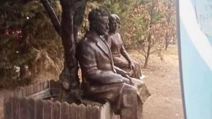 İlginç olay Nazım’ın heykeline arkadaş buldular, yanına böyle taşıdılar