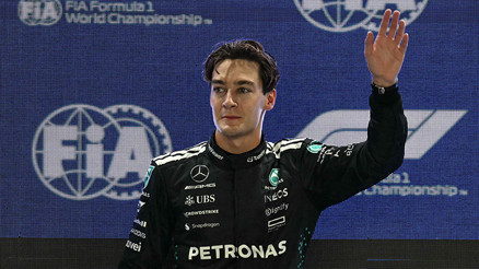 Singapurda pole pozisyonu Russellın