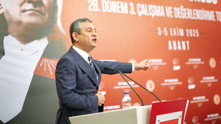 Özgür Özel Abant’ta konuştu: ‘Mermerli salon’daki liderleri linç haksızlıktır Özgür Özel Abant’ta konuştu: ‘Mermerli salon’daki liderleri linç haksızlıktır