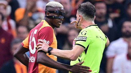 Osimhenin 2, Emirhanın 1 kırmızı kartlık eylemi var