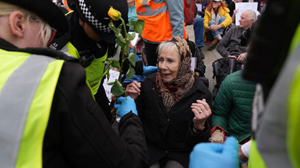 Londra’da Filistin’e destek eyleminde aralarında yaşlıların da yer aldığı yaklaşık 500 kişi gözaltına alındı
