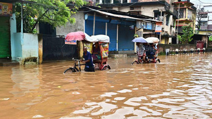 Hindistanda sel ve heyelanlar 18 kişinin ölümüne yol açtı
