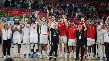 Karşıyaka evinde Yukatel Merkezefendi Belediyesi Basketi devirdi