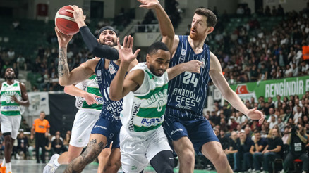 Anadolu Efes, Bursada farklı kazandı