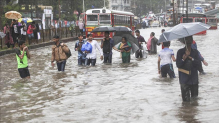 Hindistanda sel ve toprak kayması: 23 kişi hayatını kaybetti