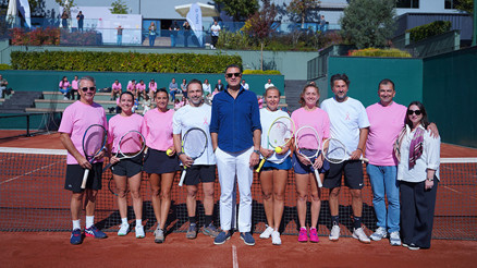 Meme kanseri farkındalığı için tenis turnuvası ve yürüyüş