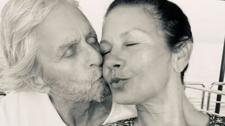 Çeyrek asırda aşk mı kalır hiç Sanki yangına körükle gitti... Demek ki artık onu karısı gibi görmüyor