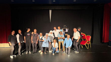 ‘Gözlerim kapalı perdeler açık’