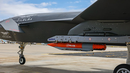 Bayraktar Kızılelmadan ilk atışta tam isabet