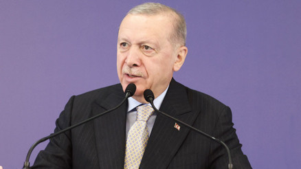 Bir bardak çayı paylaşanları taşladılar Bir bardak çayı paylaşanları taşladılar