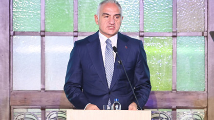 Bakan Ersoy yeni vizyonu açıkladı İstanbul’un iki ikonik tren garı yeniden hayat buluyor Bakan Ersoy yeni vizyonu açıkladı İstanbul’un iki ikonik tren garı yeniden hayat buluyor