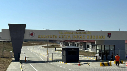 Hükümlü, üst araması sırasında infaz koruma memurlarına saldırdı: 3 yaralı