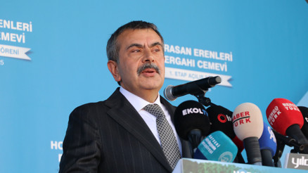 Bakan Tekin: Gençlerimize vatan sevgisini sanatla göstermek istiyoruz