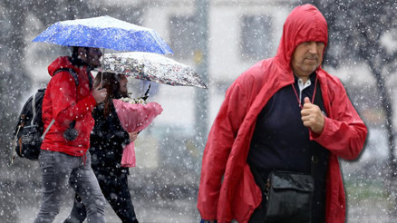 Lapa lapa kar geliyor Meteoroloji alarm verdi: Kuvvetli sağanak ve fırtına uyarısı | İstanbula ne zaman kar yağacak İşte kar ve yağmur beklenen iller