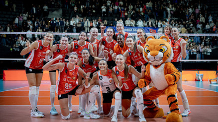 Eczacıbaşı Dynavit set vermeden kazandı