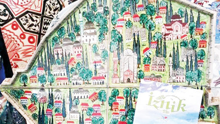 Papa’ya özel İznik çinisi