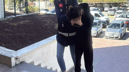 Ölü bebeğini havluya sarıp terasa bıraktı