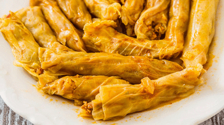 Kış sofralarının nefis lezzeti: Dağılmadan lokum gibi pişen lahana sarması Kış sofralarının nefis lezzeti: Dağılmadan lokum gibi pişen lahana sarması