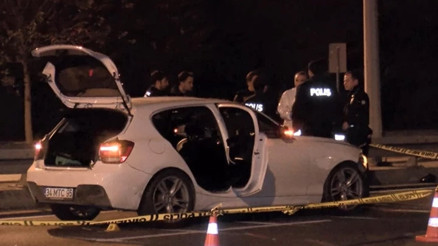 Bakırköyde Dur ihtarına uymayan sürücü, 5 polis aracına çarptı