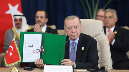 Bu sıradan bir imza değil | Cumhurbaşkanı Erdoğan: Yeniden soykırıma dönerse bunun bedelinin ağır olacağını İsrail de biliyor Bu sıradan bir imza değil | Cumhurbaşkanı Erdoğan: Yeniden soykırıma dönerse bunun bedelinin ağır olacağını İsrail de biliyor