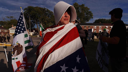 Göçmen karşıtı operasyonlar Los Angelesta acil durum ilan ettirdi