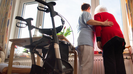 Almanyada yaşlı ve hasta bakım krizi