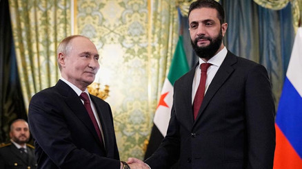 Son dakika... Suriye Cumhurbaşkanı Şara Kremlinde... Putinle bir araya geldi