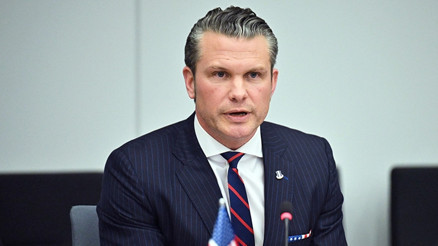 ABD Savunma Bakanının uçağı İngiltereye acil iniş yaptı