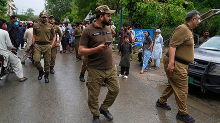 Pakistanda katliam gibi kaza: Çok sayıda ölü ve yaralı