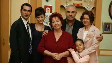 Yaprak Dökümü bugün yok mu, final mi yaptı Yaprak Dökümü bugün neden yok, bitti mi 16 Ekim Perşembe Kanal D yayın akışı...