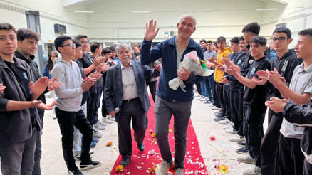 Kırmızı halıyla emekliliğe uğurlandı