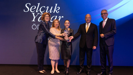 Selçuk Yaşar Ödülü Prof. Dr. Elif Uysal’a